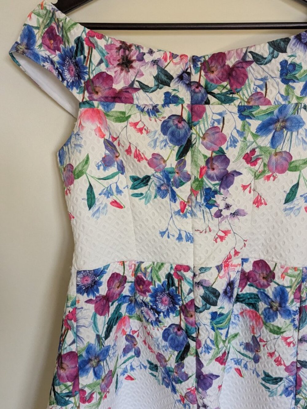 Lipsy London White Textured Floral Dress Size 10 NWT